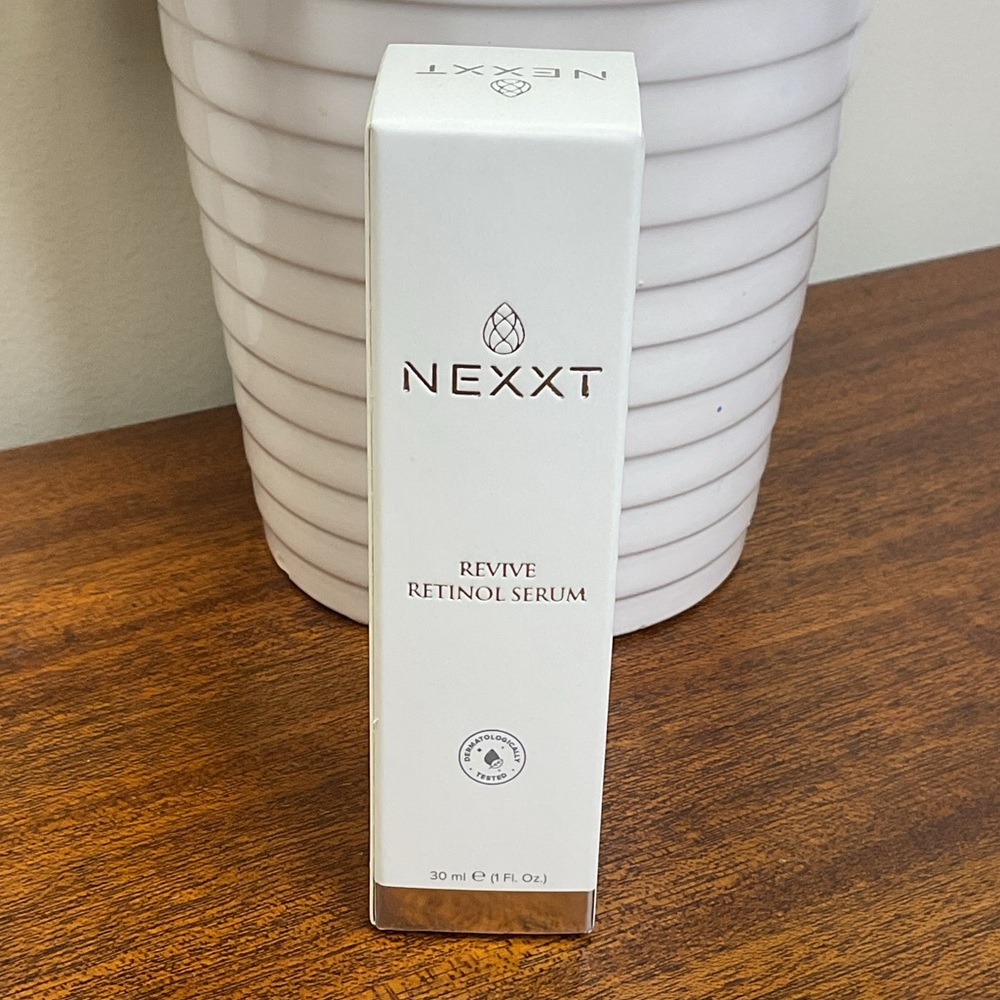 Nexxt Revive Retinol Serum - Classic White NIB